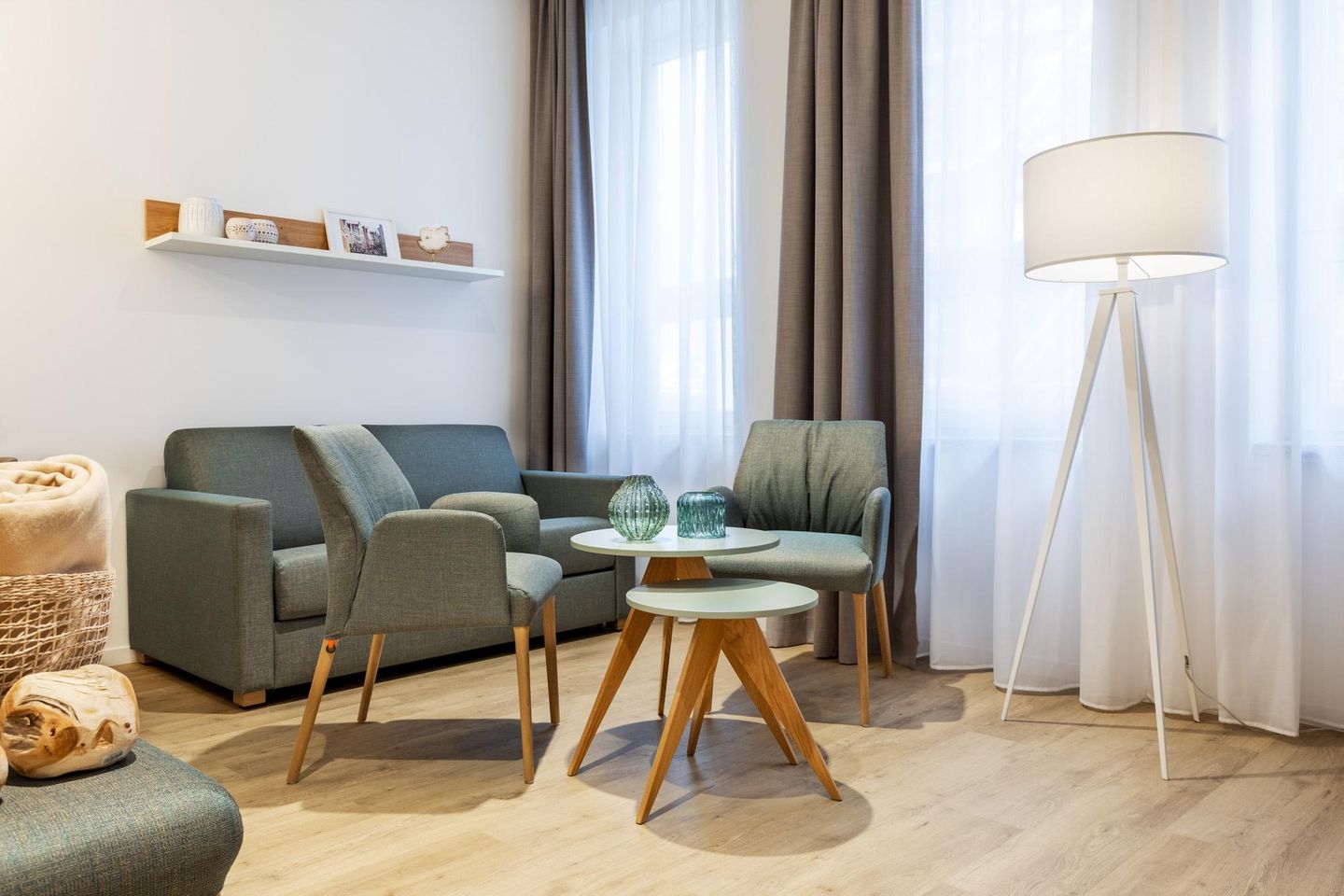 Ferienapartments am Krusespeicher Ferienapartments am Krusespeicher 2-16 Wismar - Wohn-/Essbereich mit Sitzgelegenheit