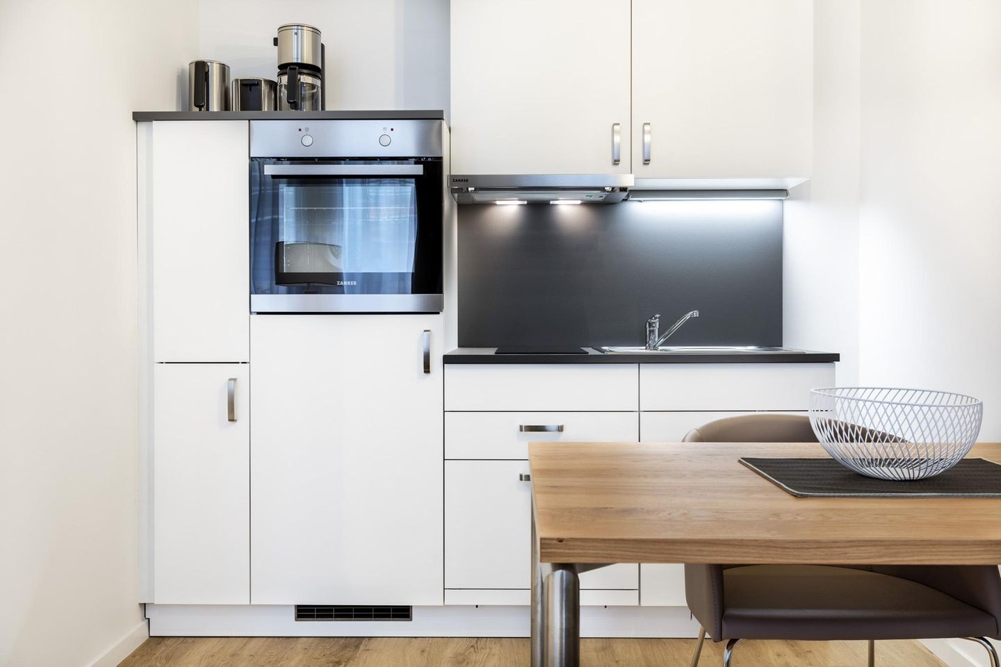 Ferienapartments am Krusespeicher Ferienapartments am Krusespeicher 2-16 Wismar - Küchenzeile mit Geschirrspüler