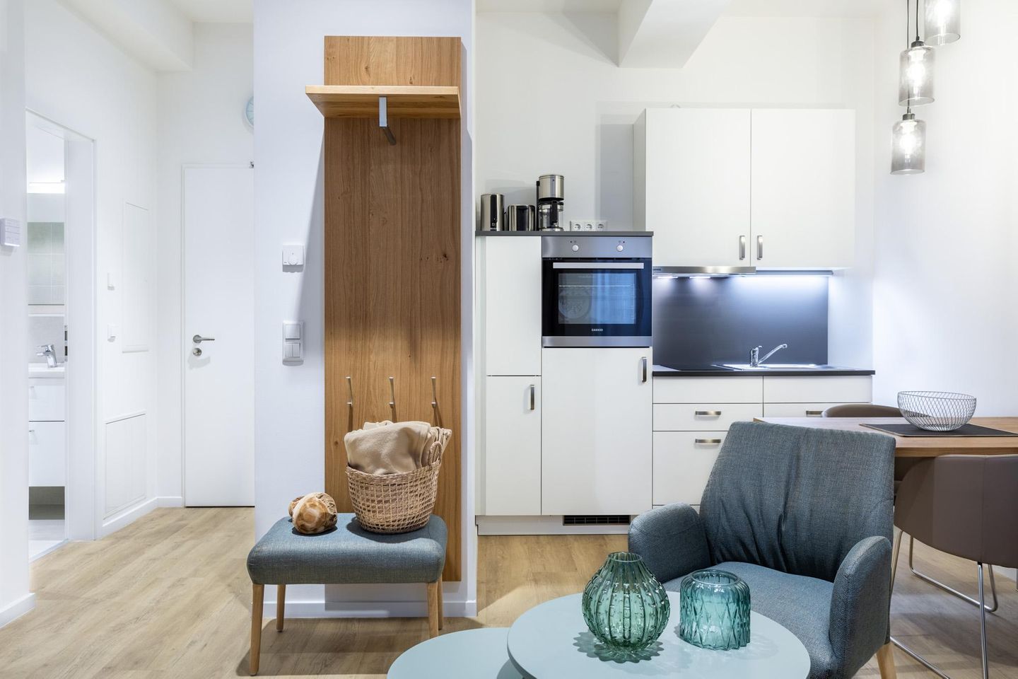 Ferienapartments am Krusespeicher Ferienapartments am Krusespeicher 2-16 Wismar - Wohn-/Essbereich mit Küchenzeile