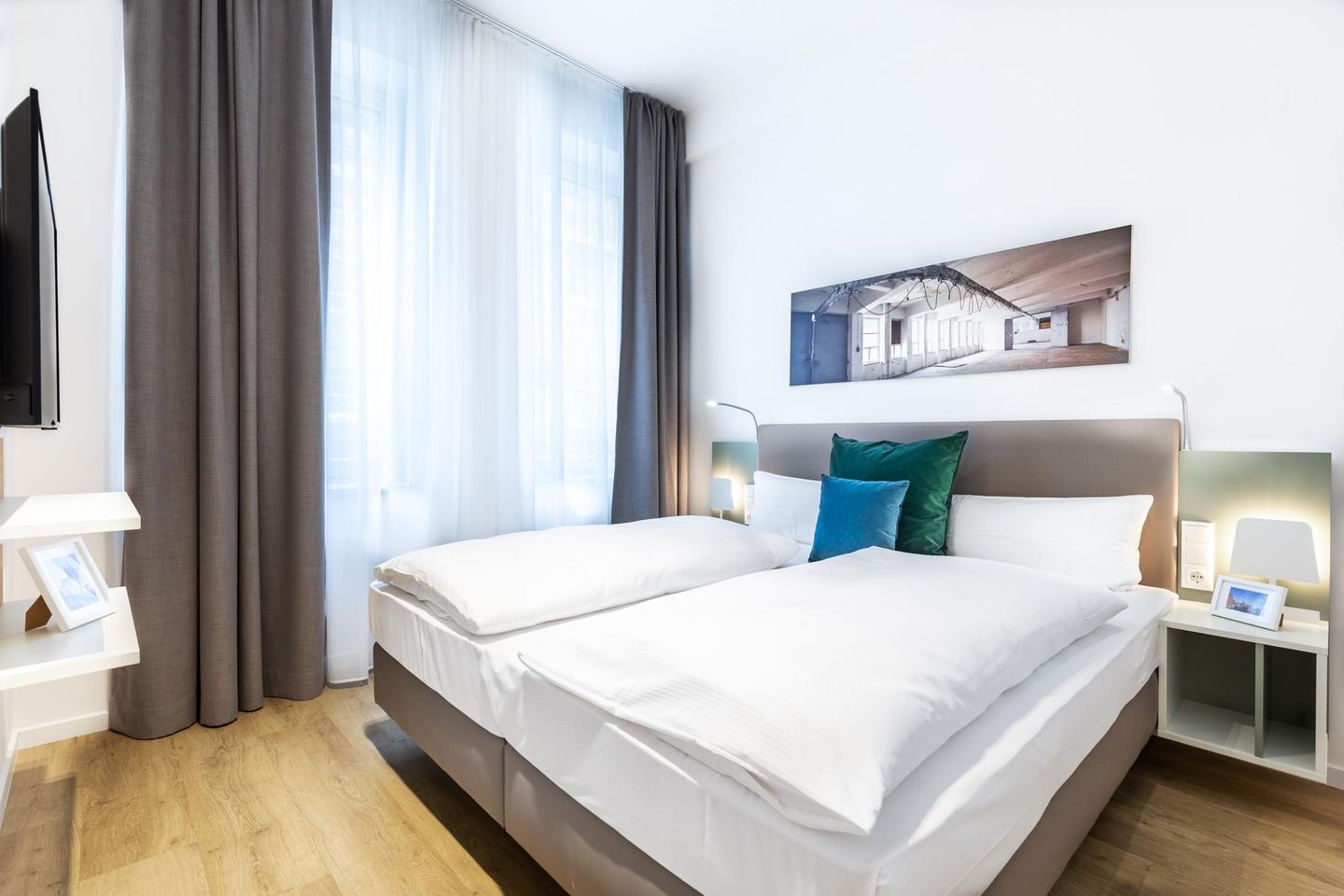 Ferienapartments am Krusespeicher Ferienapartments am Krusespeicher 2-16 Wismar - Schlafzimmer mit Boxspringbett