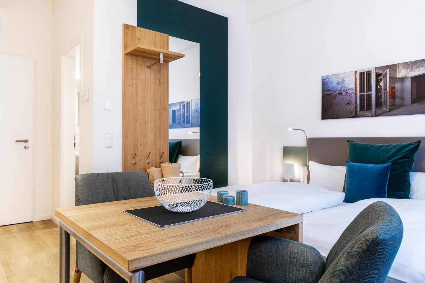 Ferienapartments am Krusespeicher Ferienapartments am Krusespeicher 2-17 Wismar - Wohn-/Schlafbereich mit Sitzgelegenheit