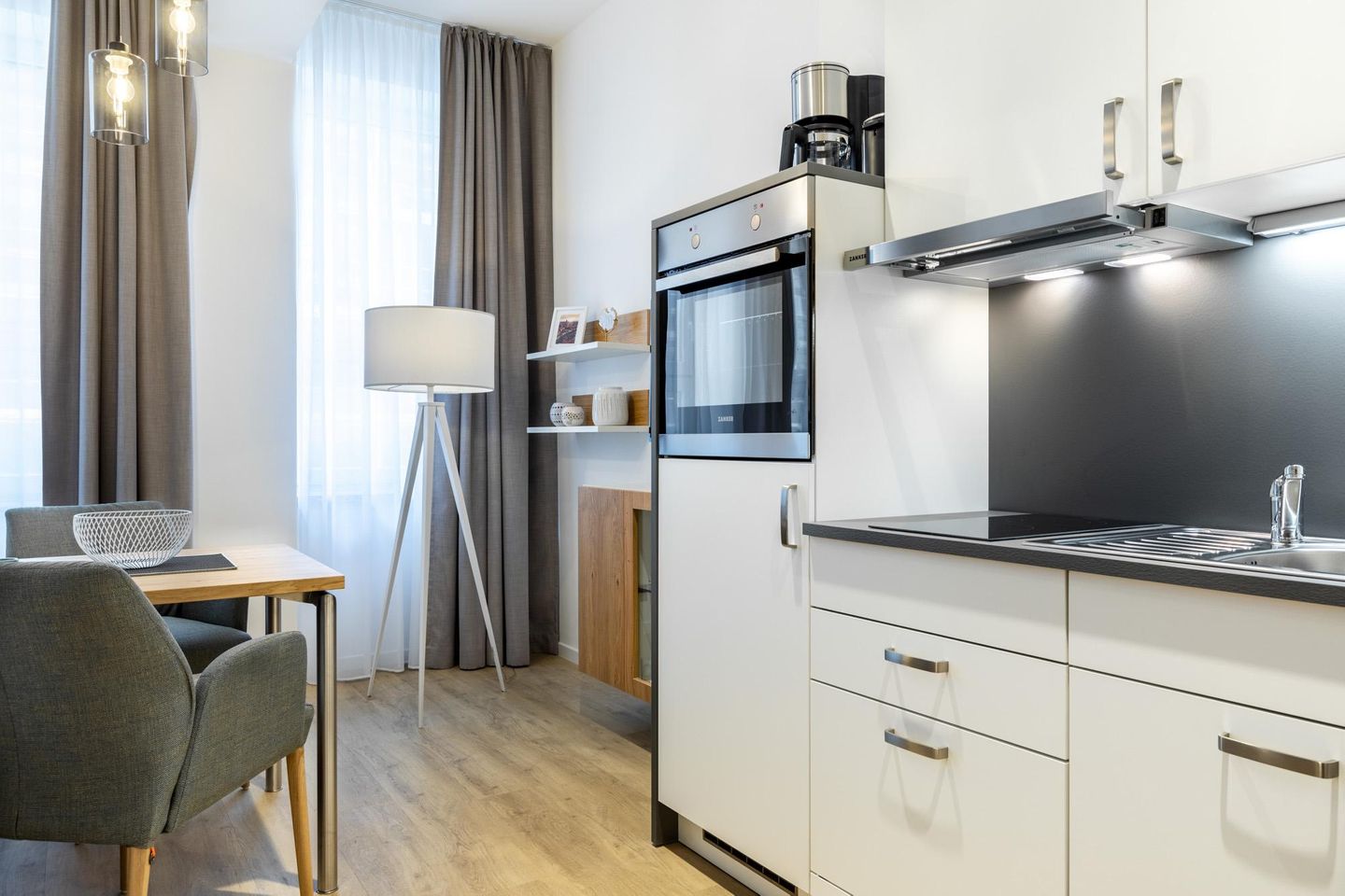 Ferienapartments am Krusespeicher Ferienapartments am Krusespeicher 2-17 Wismar - Wohn-/Schlafbereich mit Küchenzeile