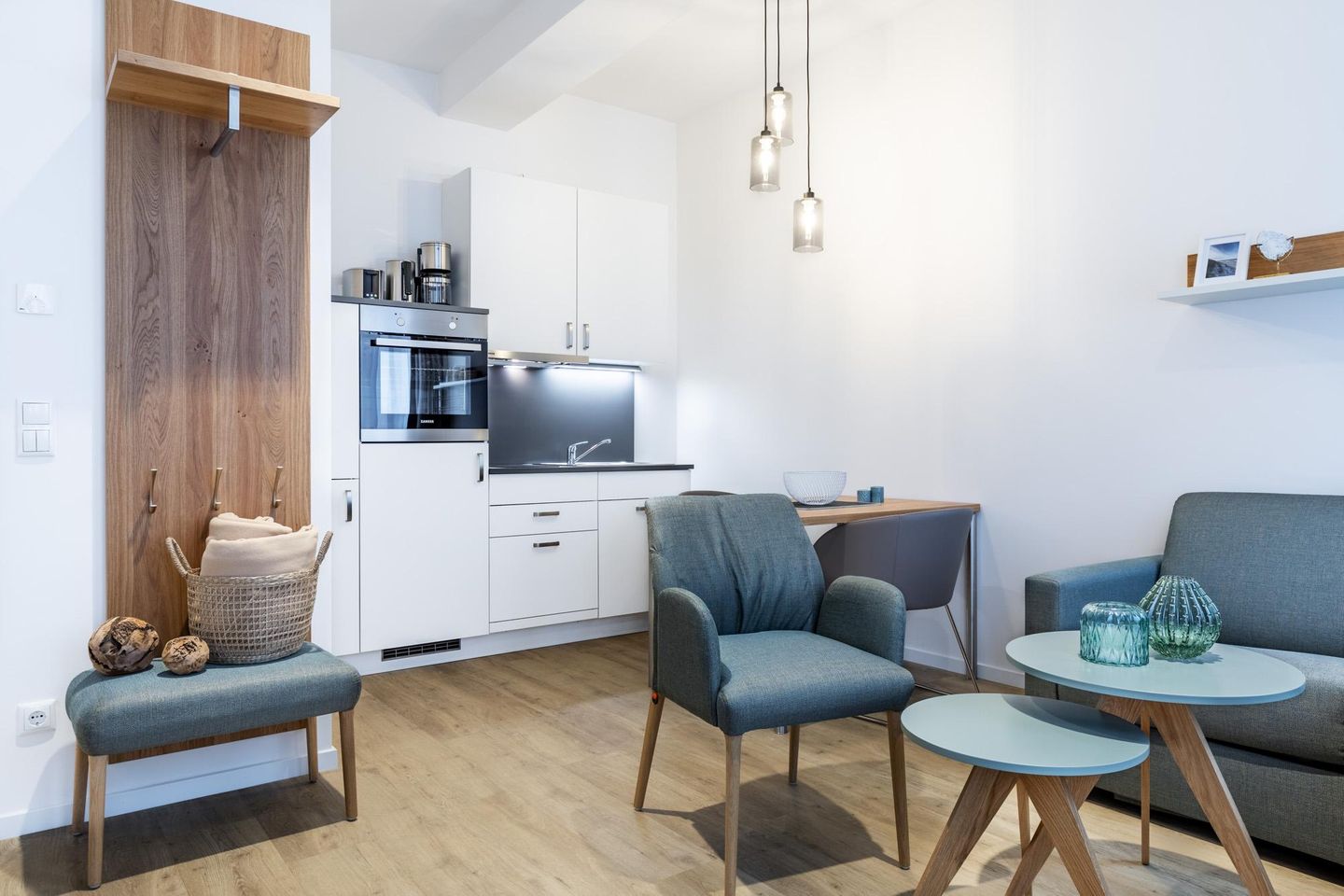 Ferienapartments am Krusespeicher Ferienapartments am Krusespeicher 2-18 Wismar - Wohn-/Essbereich mit Küchenzeile
