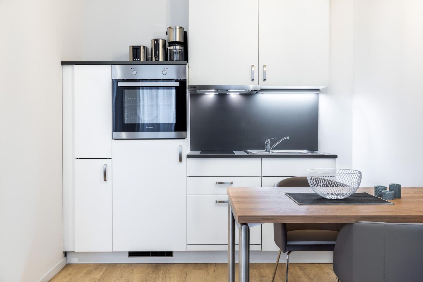 Ferienapartments am Krusespeicher Ferienapartments am Krusespeicher 2-18 Wismar - Küchenzeile mit Geschirrspüler