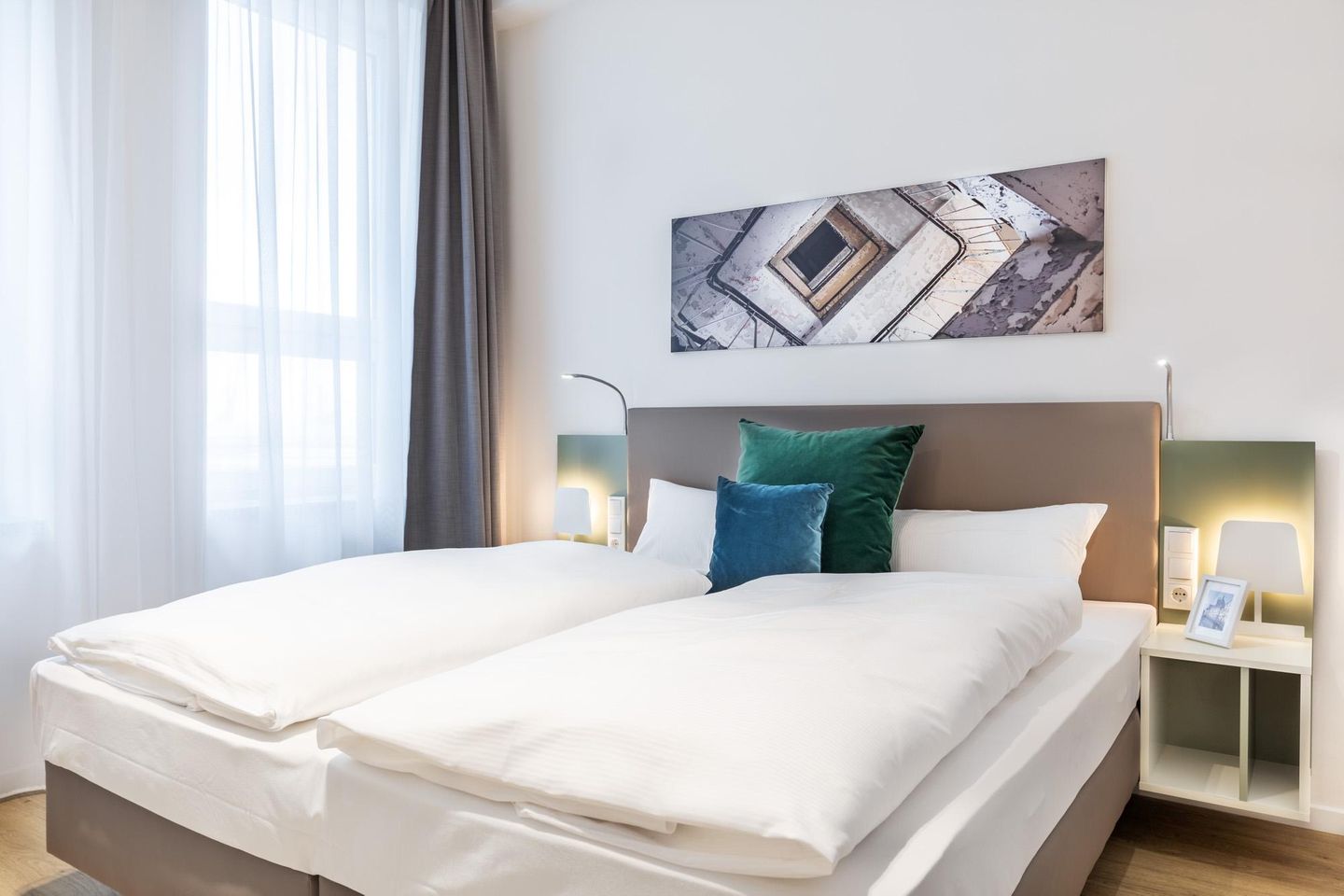 Ferienapartments am Krusespeicher Ferienapartments am Krusespeicher 2-18 Wismar - Schlafzimmer mit Boxspringbett
