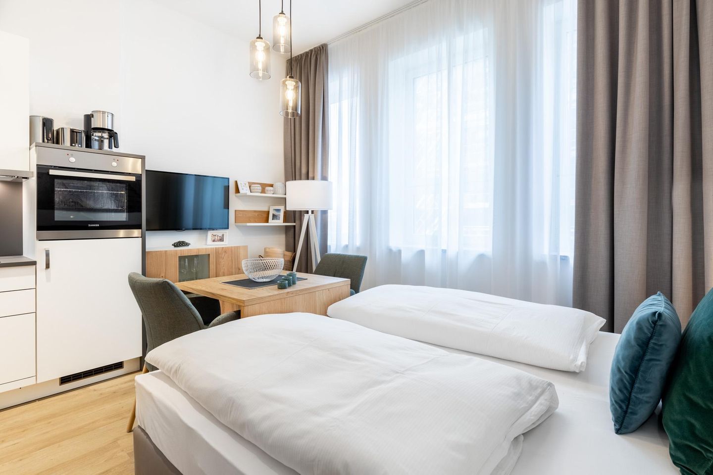 Ferienapartments am Krusespeicher Ferienapartments am Krusespeicher 3-26 Wismar - Wohn-/Schlafbereich mit Flatscreen-TV