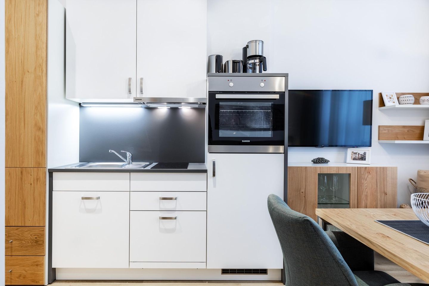 Ferienapartments am Krusespeicher Ferienapartments am Krusespeicher 3-26 Wismar - Küchenzeile mit Geschirrspüler