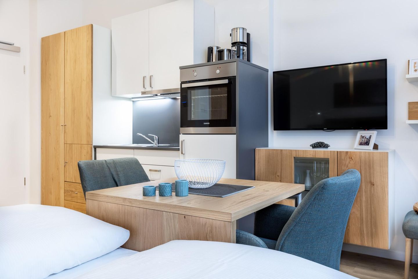 Ferienapartments am Krusespeicher Ferienapartments am Krusespeicher 3-26 Wismar - Wohn-/Schlafbereich mit Sitzgelegenheit