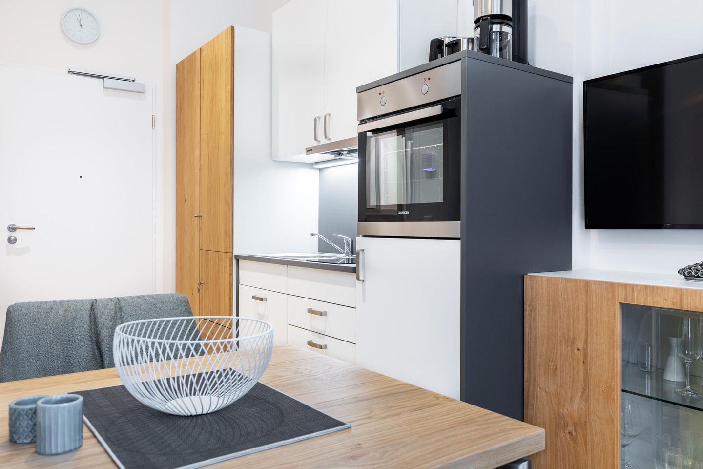 Ferienapartments am Krusespeicher Ferienapartments am Krusespeicher 3-26 Wismar - Wohn-/Schlafbereich mit Küchenzeile