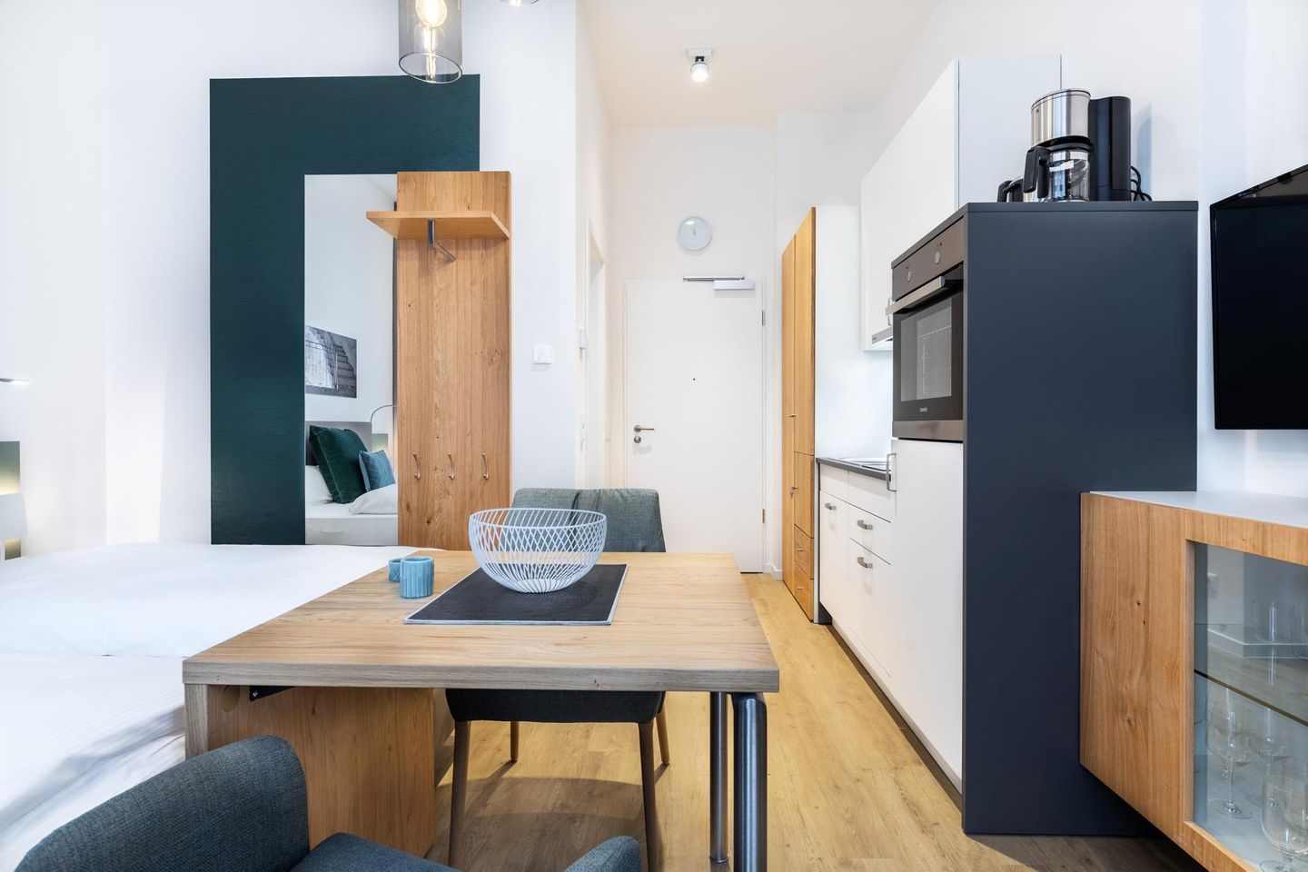 Ferienapartments am Krusespeicher Ferienapartments am Krusespeicher 3-26 Wismar - Wohn-/Schlafbereich mit Esstisch