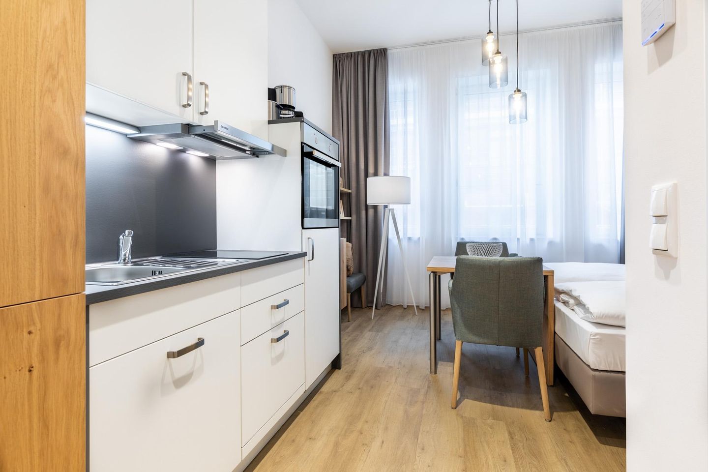 Ferienapartments am Krusespeicher Ferienapartments am Krusespeicher 3-26 Wismar - Wohn-/Schlafbereich mit Sitzgelegenheit