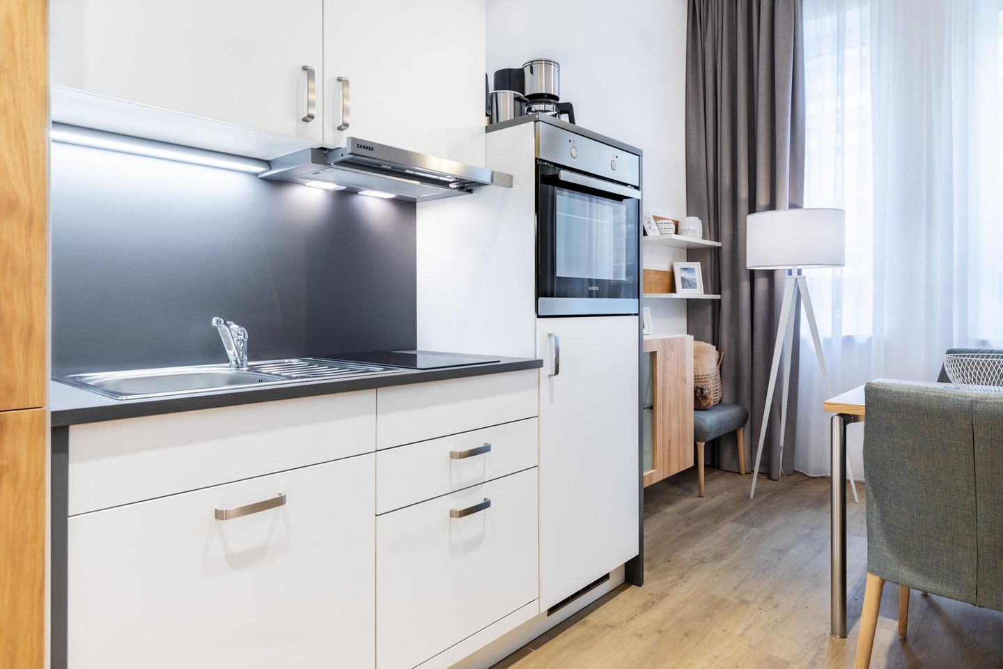 Ferienapartments am Krusespeicher Ferienapartments am Krusespeicher 3-26 Wismar - Wohn-/Schlafbereich mit Küchenzeile