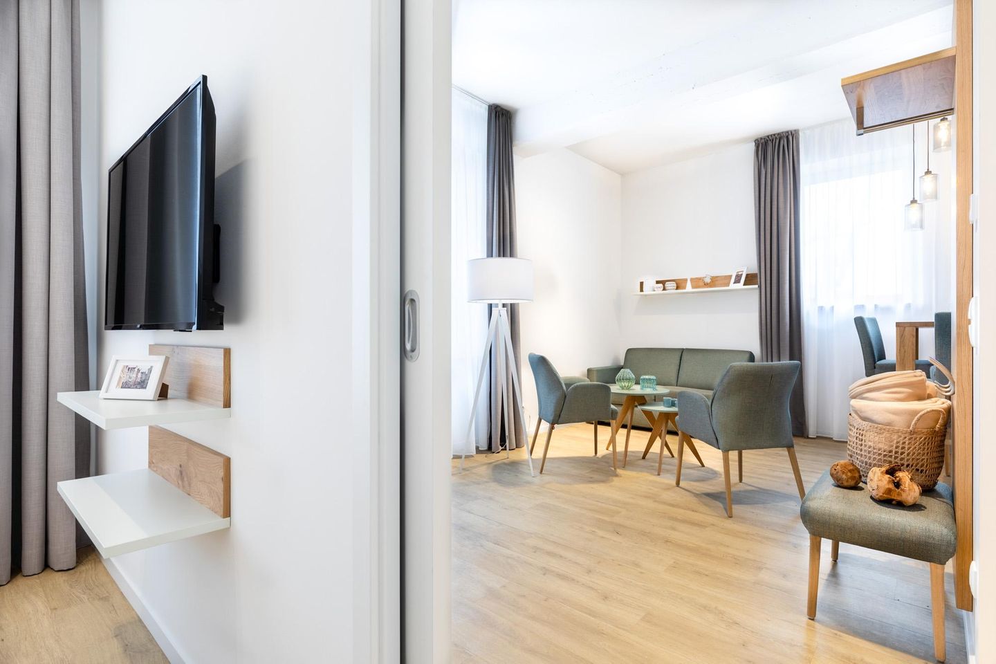 Ferienapartments am Krusespeicher Ferienapartments am Krusespeicher 1-09 Wismar - Schlafzimmer mit Blick zum Wohn-/Essbereich