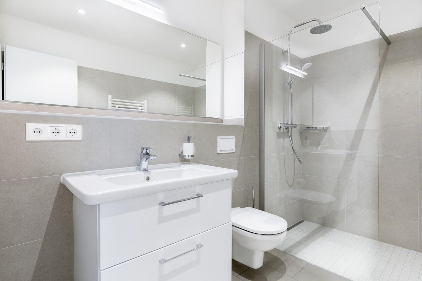 Ferienapartments am Krusespeicher Ferienapartments am Krusespeicher 1-09 Wismar - Badezimmer mit ebenerdiger Dusche