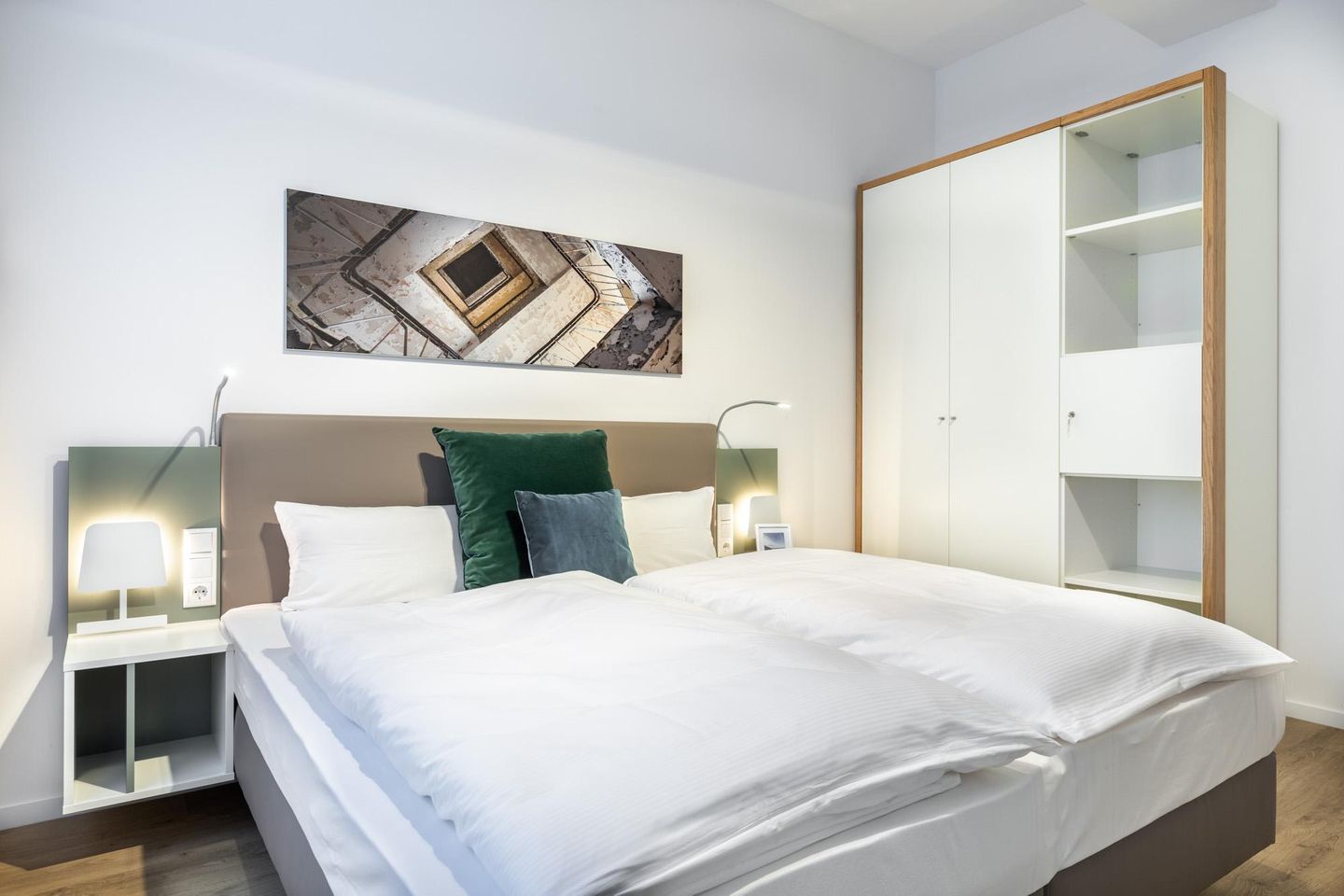 Ferienapartments am Krusespeicher Ferienapartments am Krusespeicher 1-10 Wismar - Schlafzimmer mit Boxspringbett