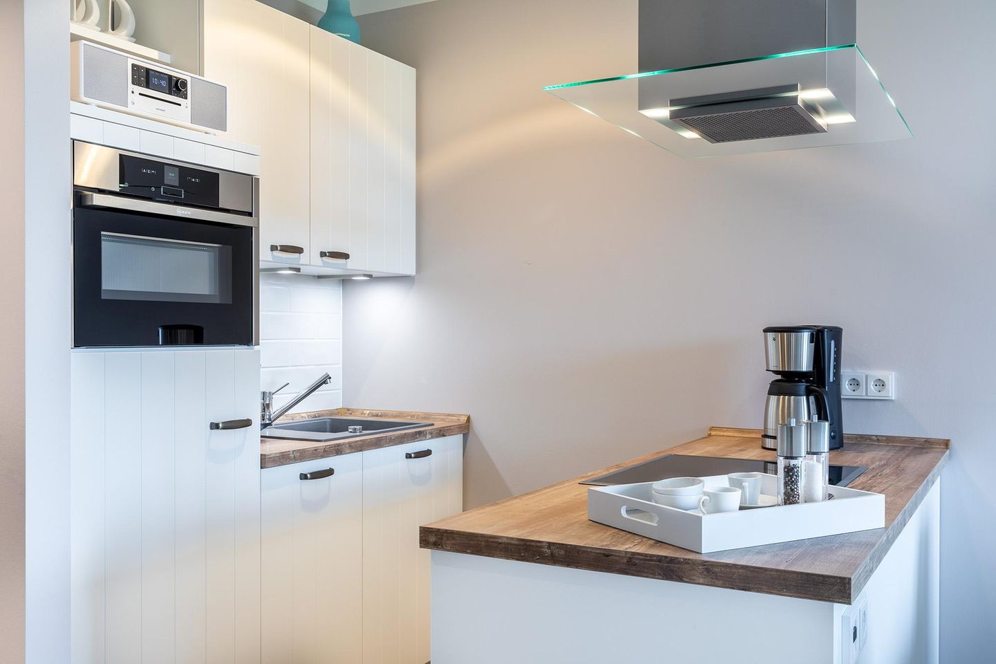 Godewindpark Travemünde Godewindpark Travemünde 3-16 Travemünde - Offene Küche mit Backofen und Geschirrspüler