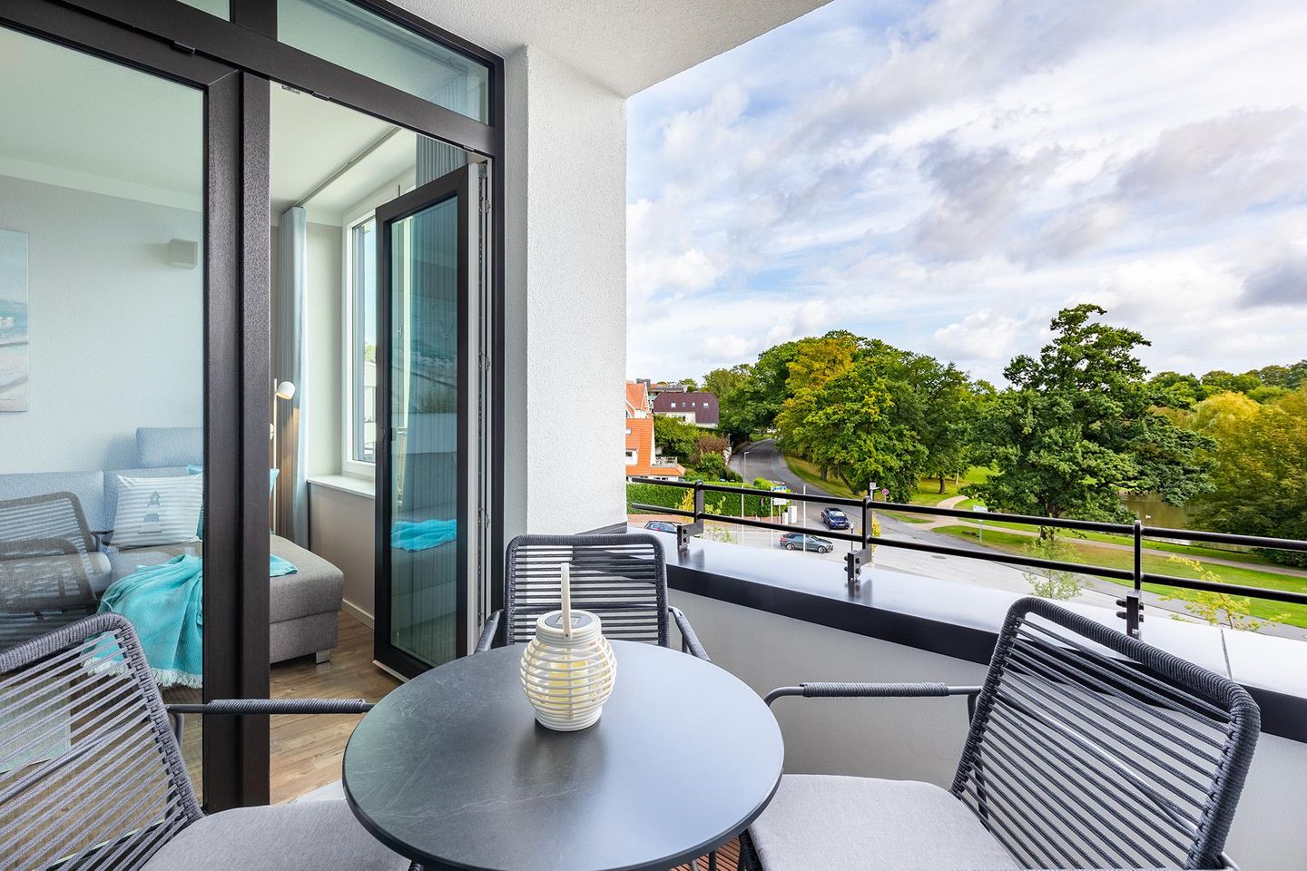 Godewindpark Travemünde Godewindpark Travemünde 3-16 Travemünde - Überdachte Loggia mit Gartenmöbeln