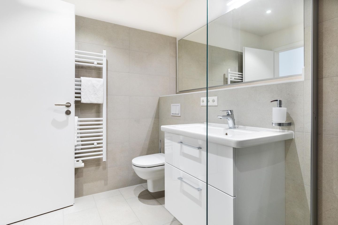 Ferienapartments am Krusespeicher Ferienapartments am Krusespeicher 1-11 Wismar - Badezimmer mit Waschtisch