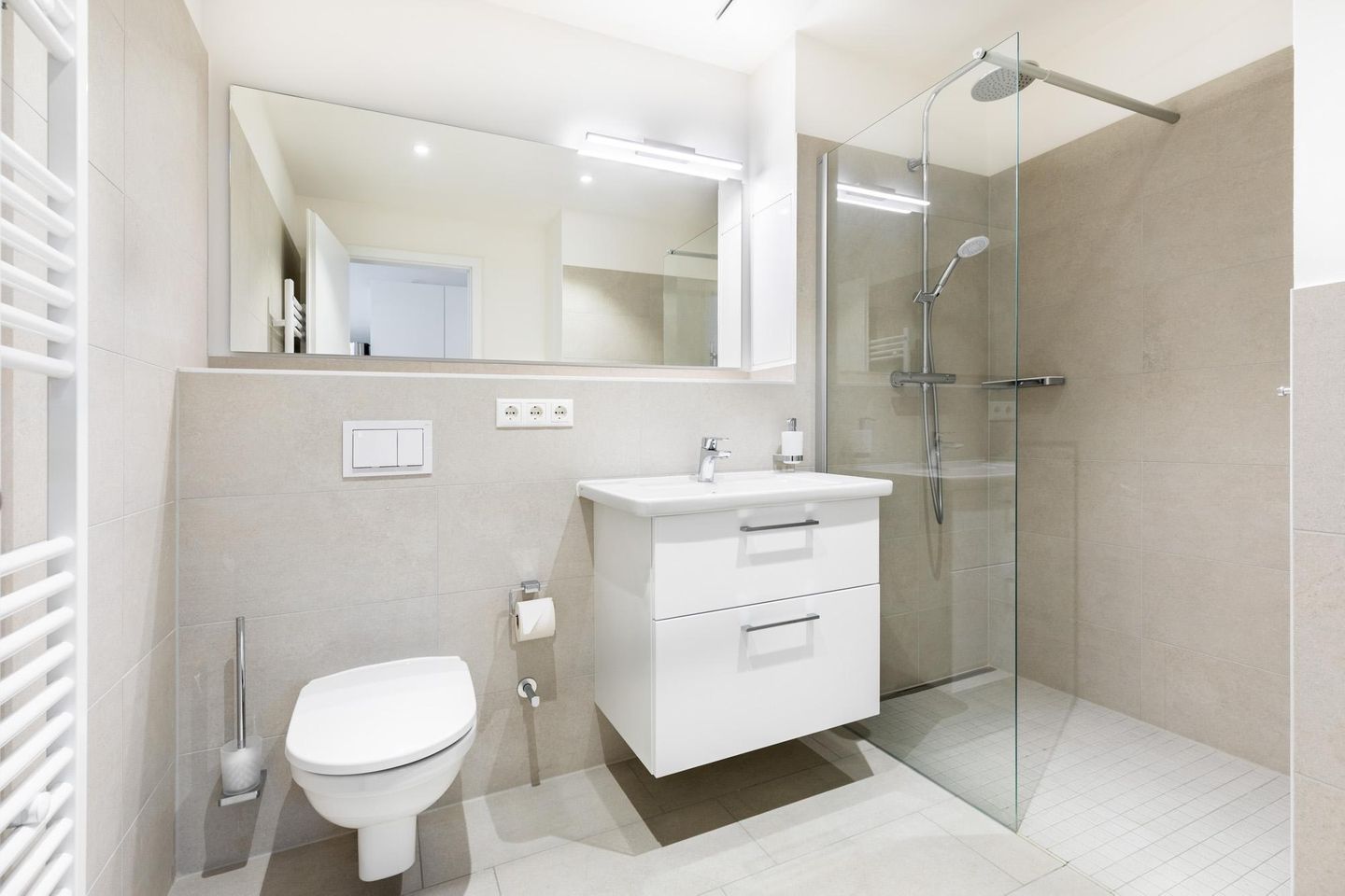 Ferienapartments am Krusespeicher Ferienapartments am Krusespeicher 1-12 Wismar - Badezimmer mit ebenerdiger Dusche