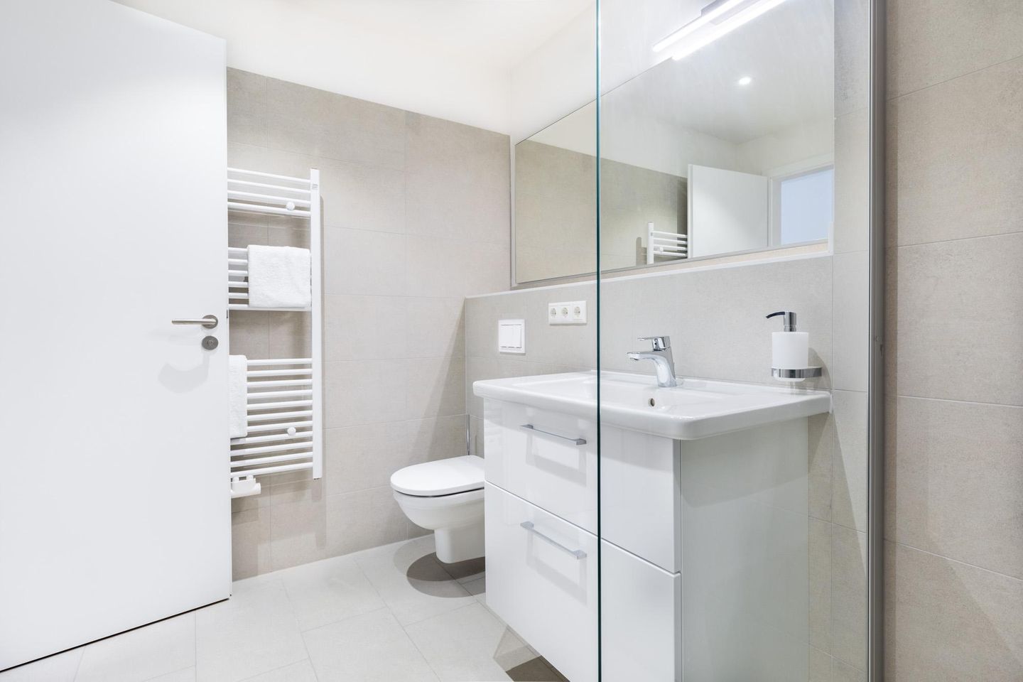 Ferienapartments am Krusespeicher Ferienapartments am Krusespeicher 1-12 Wismar - Badezimmer mit Waschtisch