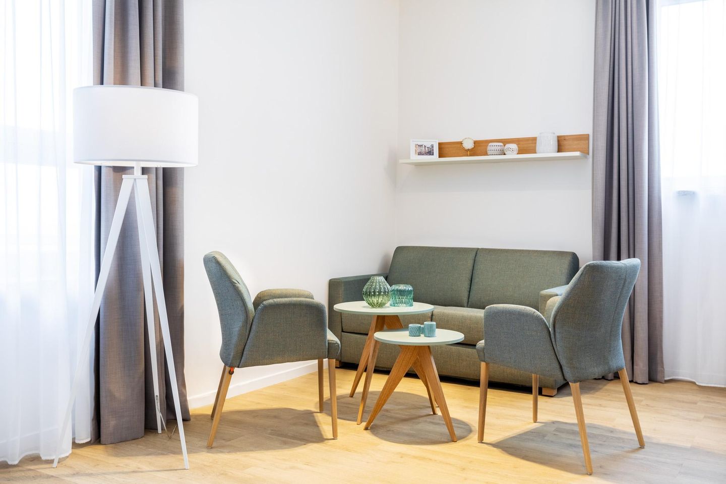 Ferienapartments am Krusespeicher Ferienapartments am Krusespeicher 2-19 Wismar - Wohn-/Essbereich mit Einzelschlafcouch