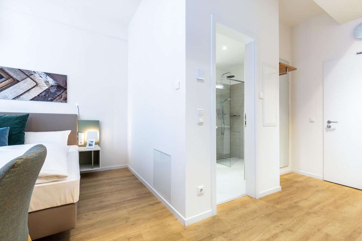 Ferienapartments am Krusespeicher Ferienapartments am Krusespeicher 2-21 Wismar - Wohn-/Schlafbereich mit Zugang zum Badezimmer