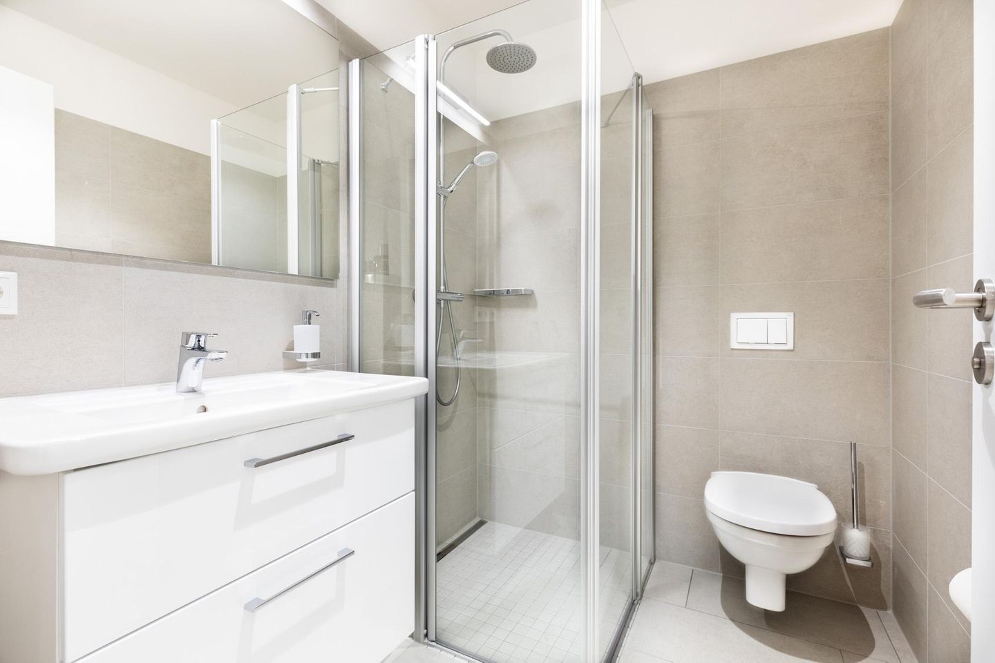 Ferienapartments am Krusespeicher Ferienapartments am Krusespeicher 3-29 Wismar - Badezimmer mit ebenerdiger Dusche