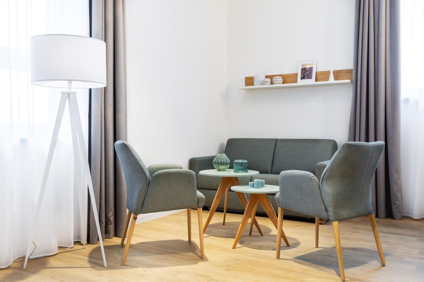 Ferienapartments am Krusespeicher Ferienapartments am Krusespeicher 3-30 Wismar - Wohn-/Essbereich mit Einzelschlafcouch