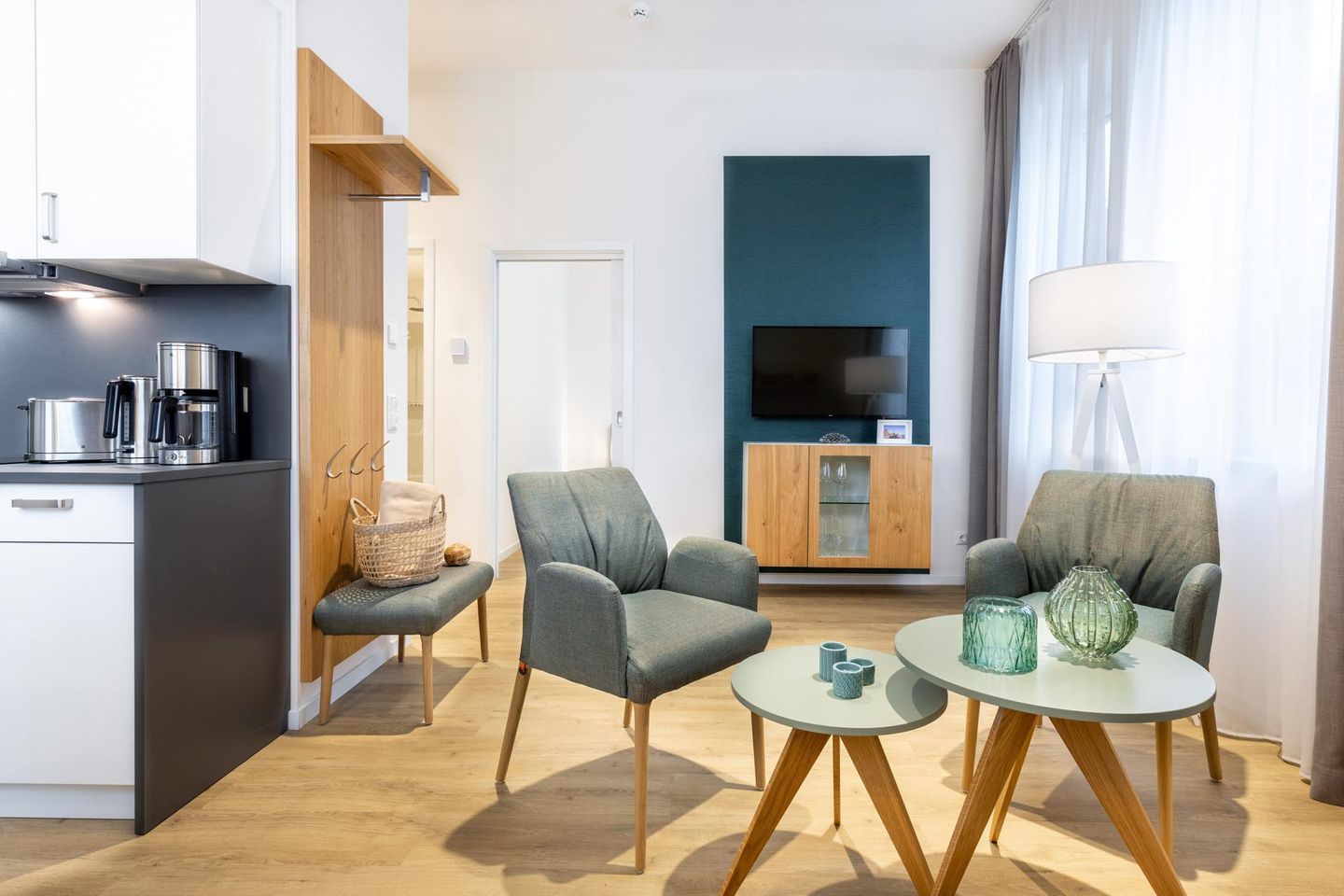 Ferienapartments am Krusespeicher Ferienapartments am Krusespeicher 3-30 Wismar - Wohn-/Essbereich mit Sitzgelegenheit