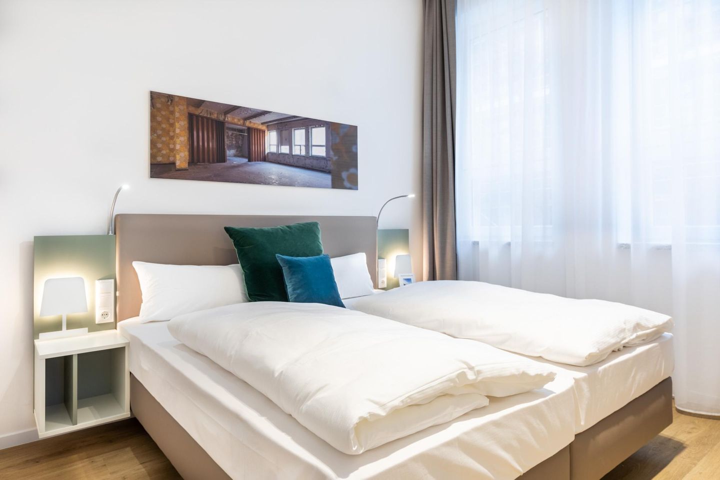 Ferienapartments am Krusespeicher Ferienapartments am Krusespeicher 3-30 Wismar - Schlafzimmer mit Boxspringbett