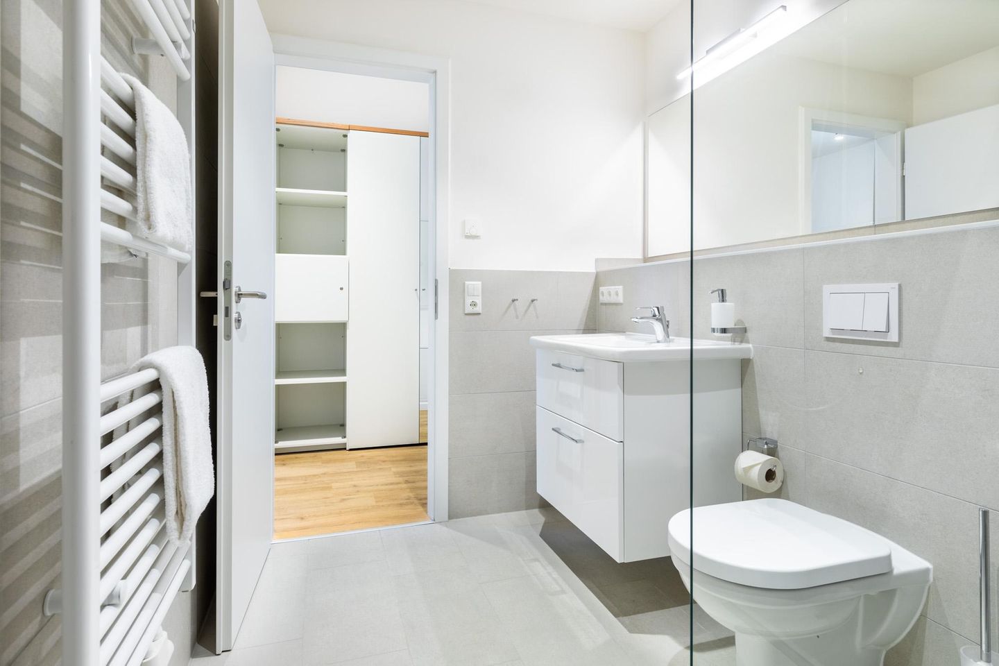 Ferienapartments am Krusespeicher Ferienapartments am Krusespeicher 3-30 Wismar - Badezimmer mit Waschtisch