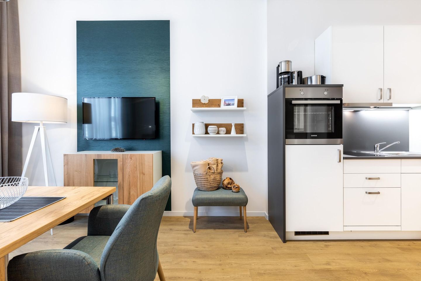 Ferienapartments am Krusespeicher Ferienapartments am Krusespeicher 3-33 Wismar - Wohn-/Schlafbereich mit Flatscreen-TV