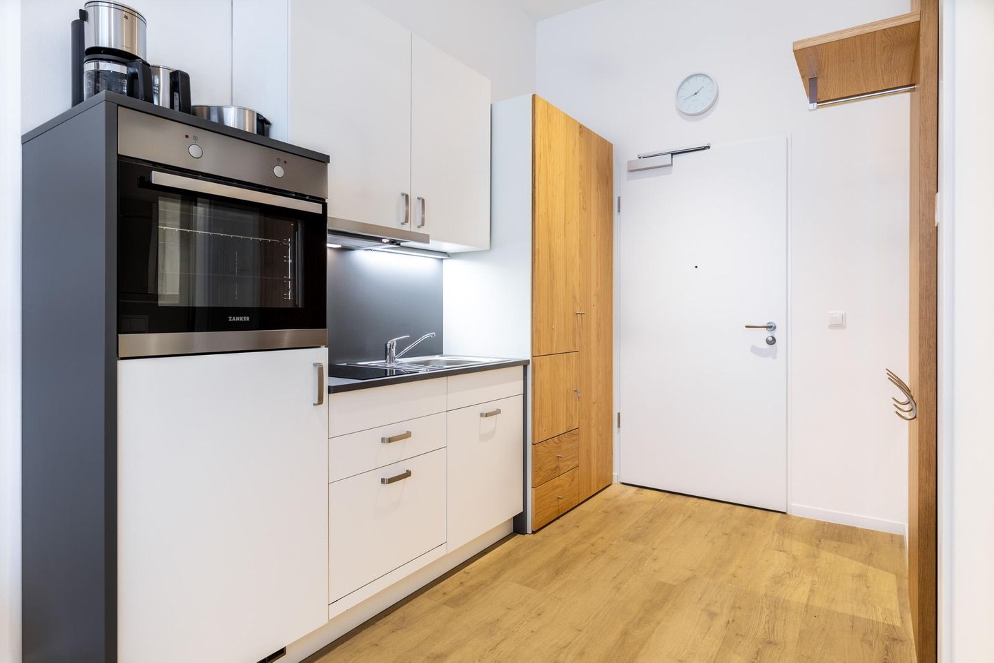 Ferienapartments am Krusespeicher Ferienapartments am Krusespeicher 3-33 Wismar - Küchenzeile mit Geschirrspüler