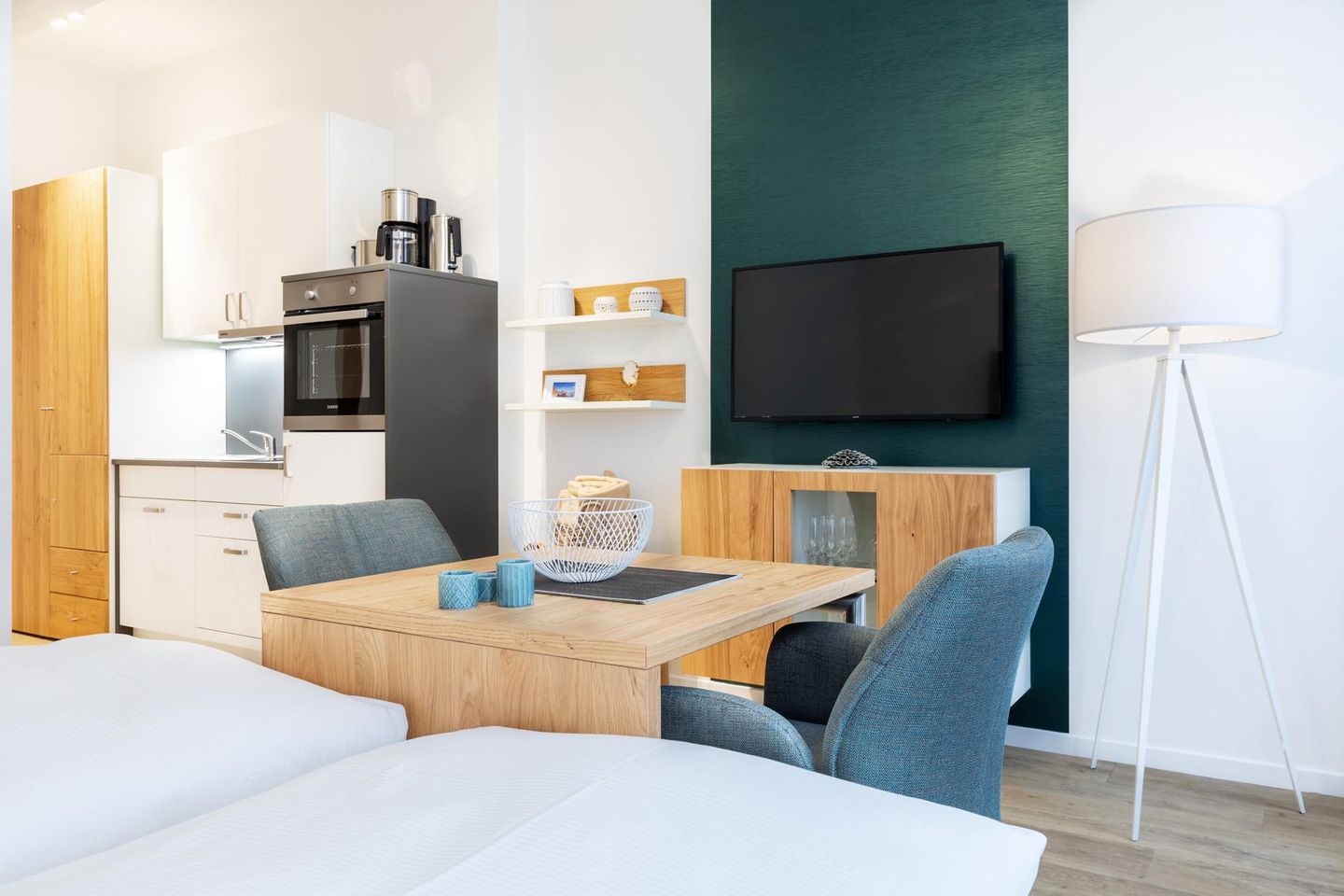 Ferienapartments am Krusespeicher Ferienapartments am Krusespeicher 1-13 Wismar - Wohn-/Schlafbereich mit Sitzgelegenheit