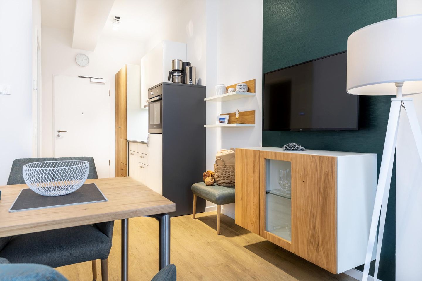 Ferienapartments am Krusespeicher Ferienapartments am Krusespeicher 1-13 Wismar - Wohn-/Schlafbereich mit Küchenzeile