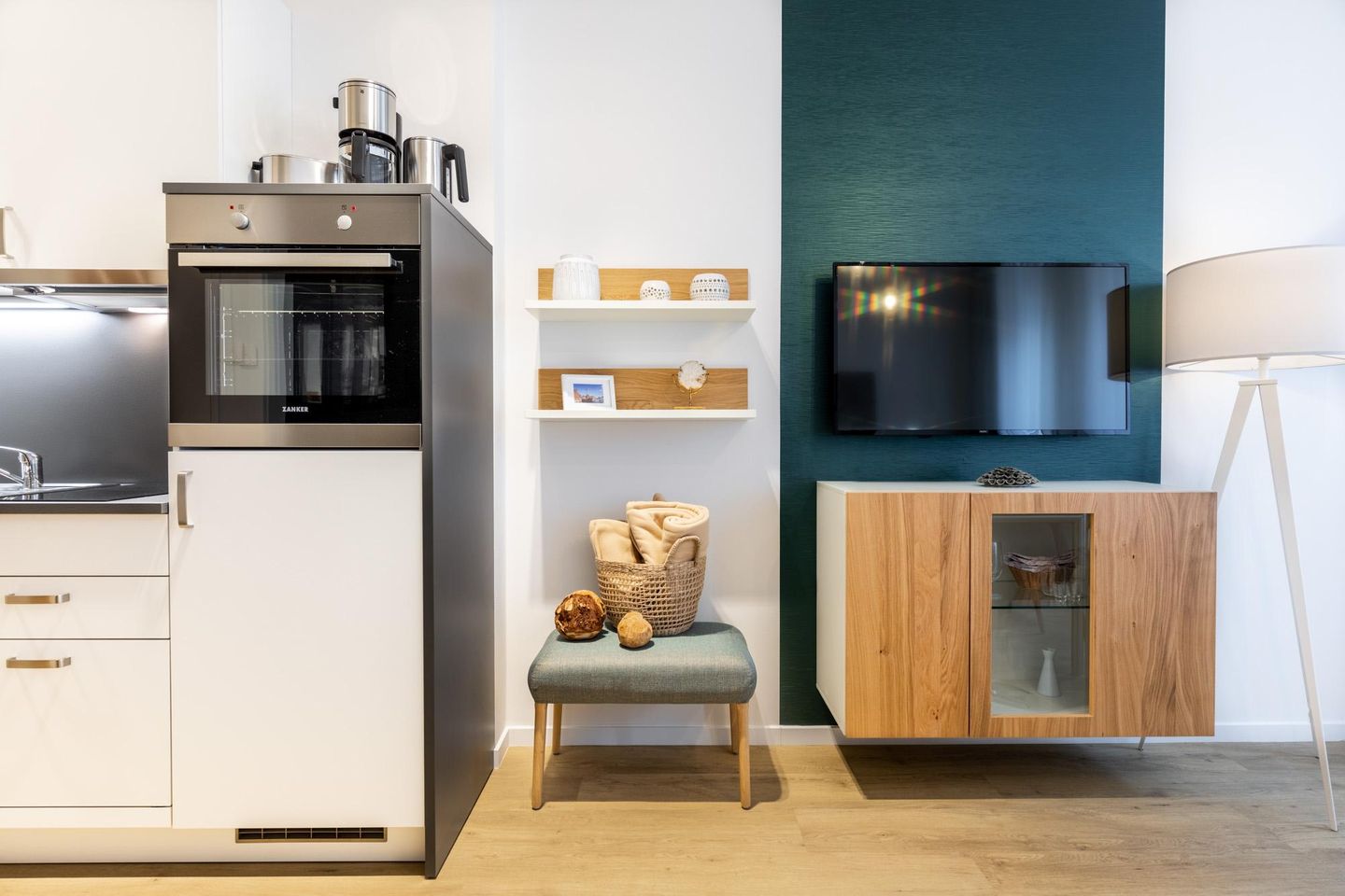 Ferienapartments am Krusespeicher Ferienapartments am Krusespeicher 1-13 Wismar - Küchenzeile mit Backofen