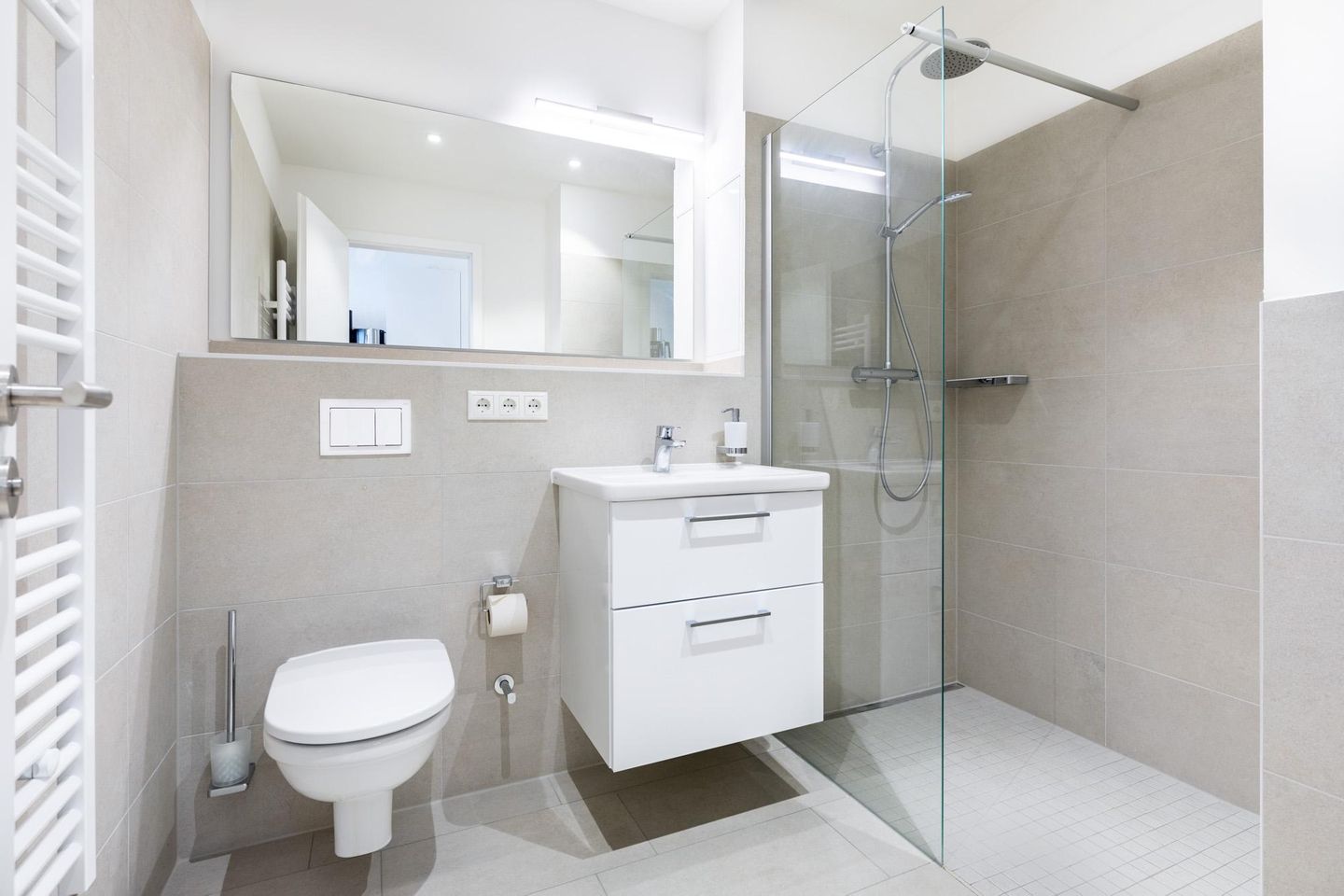 Ferienapartments am Krusespeicher Ferienapartments am Krusespeicher 1-13 Wismar - Badezimmer mit ebenerdiger Dusche