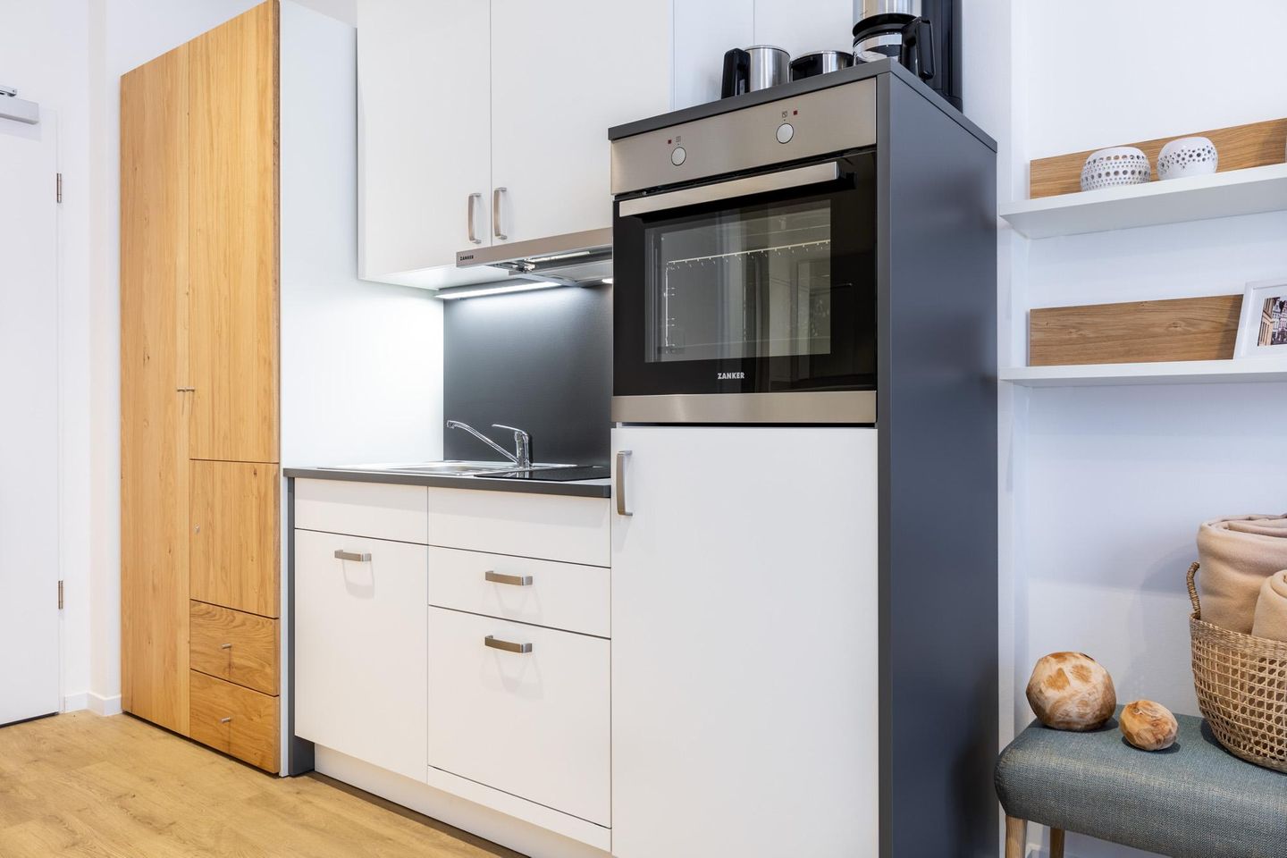 Ferienapartments am Krusespeicher Ferienapartments am Krusespeicher 3-34 Wismar - Wohn-/Schlafbereich mit Küchenzeile