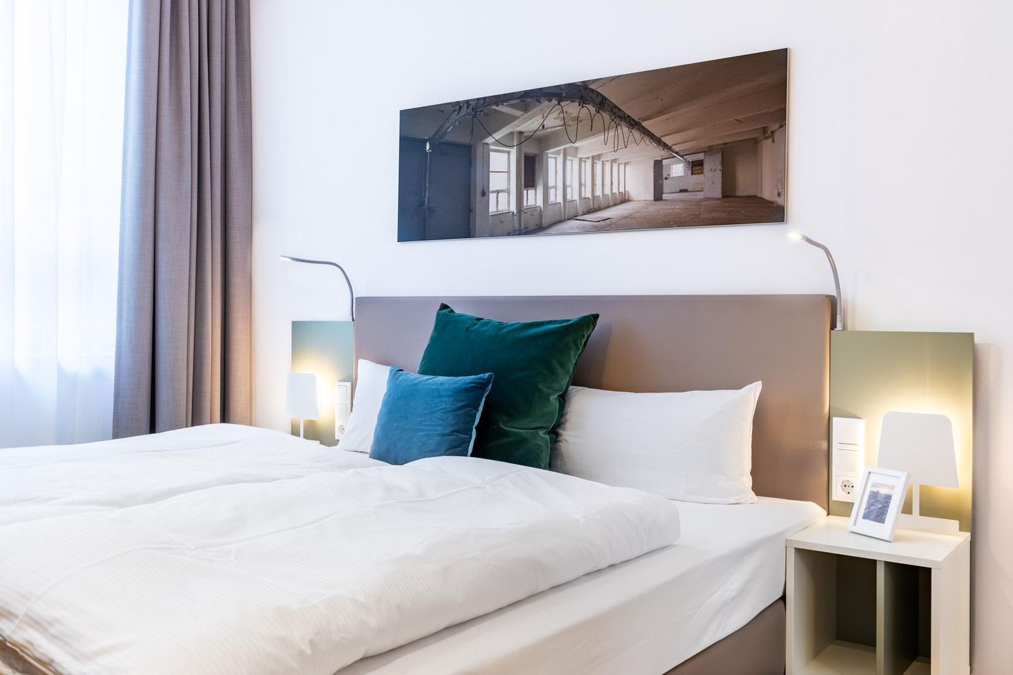 Ferienapartments am Krusespeicher Ferienapartments am Krusespeicher 3-34 Wismar - Wohn-/Schlafbereich mit Boxspringbett