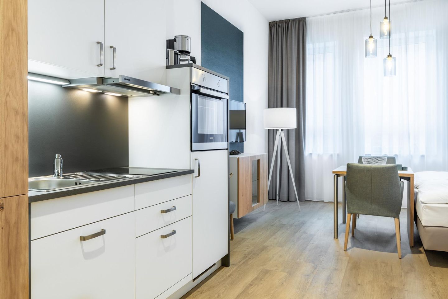 Ferienapartments am Krusespeicher Ferienapartments am Krusespeicher 3-34 Wismar - Wohn-/Schlafbereich mit Küchenzeile