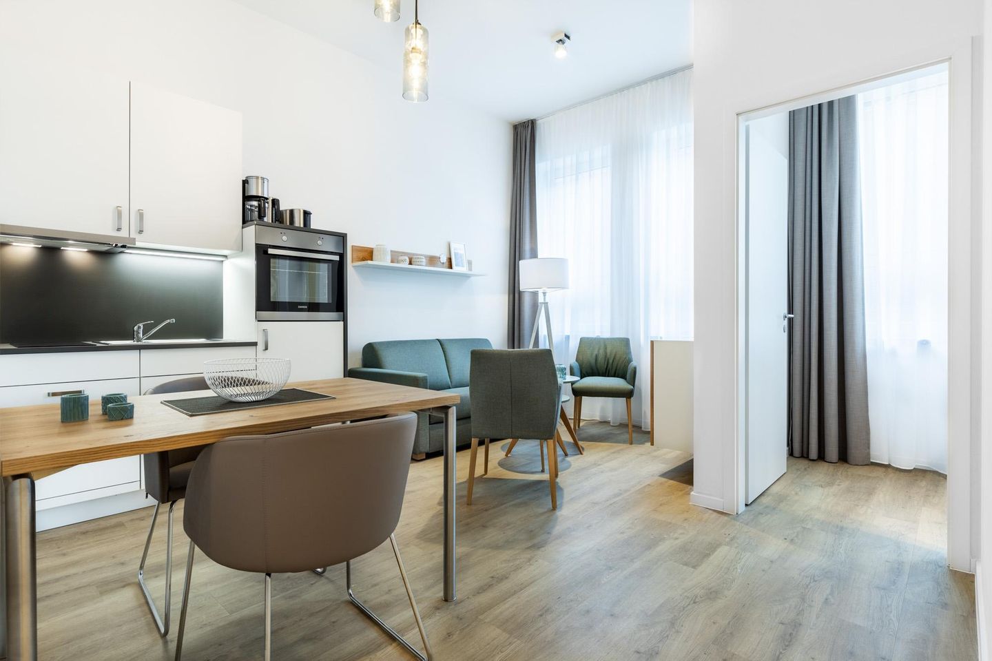 Ferienapartments am Krusespeicher Ferienapartments am Krusespeicher 3-35 Wismar - Wohn-/Essbereich mit Sitzgelegenheit