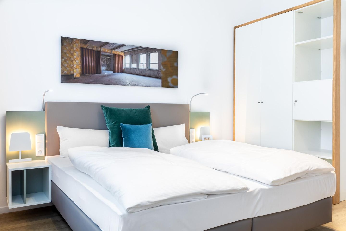 Ferienapartments am Krusespeicher Ferienapartments am Krusespeicher 3-35 Wismar - Schlafzimmer mit Boxspringbett