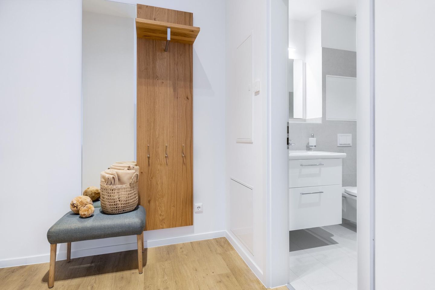 Ferienapartments am Krusespeicher Ferienapartments am Krusespeicher 3-35 Wismar - Eingangsbereich mit Garderobe