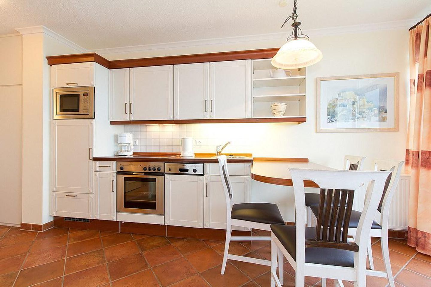 Apartmenthaus Atlantik Apartmenthaus Atlantik 312 Kühlungsborn - Küchenzeile mit Esstisch und Sitzgelegenheit