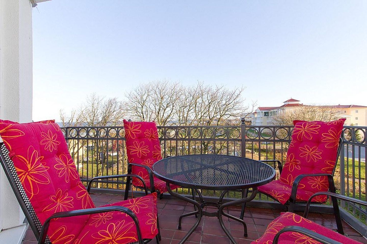 Apartmenthaus Atlantik Apartmenthaus Atlantik 314 Kühlungsborn - Balkon mit Gartenmöbeln