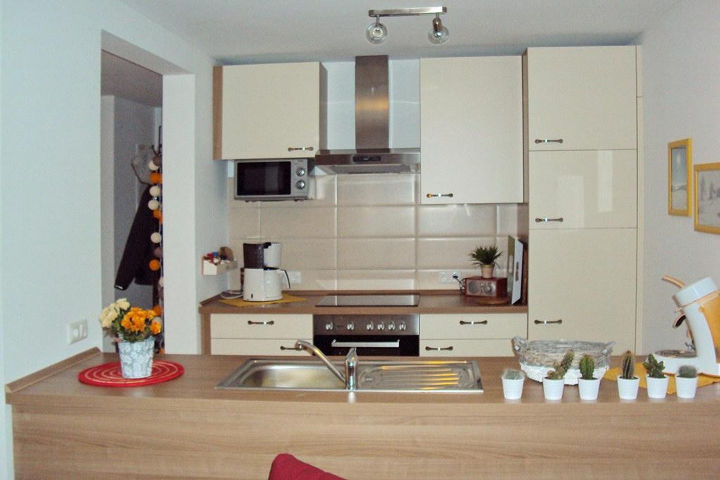 Ostseepark Rügen Ostseepark Rügen 20 Rügen - Wohn-Essbereich mit Küchenzeile