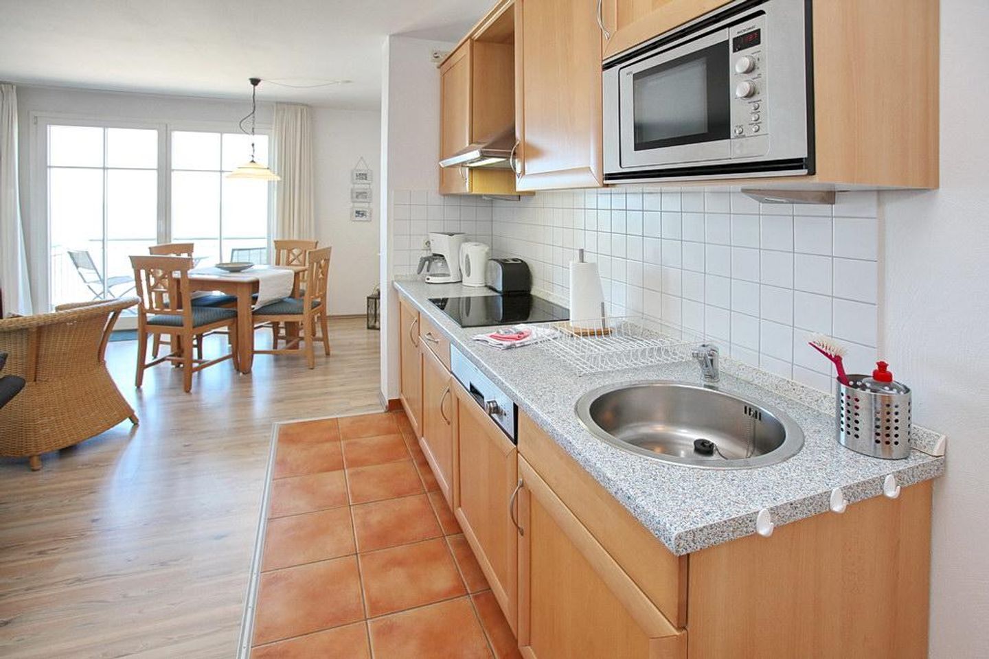 Meeresblick Meeresblick 419 Kühlungsborn - Küchenzeile mit Mikrowelle