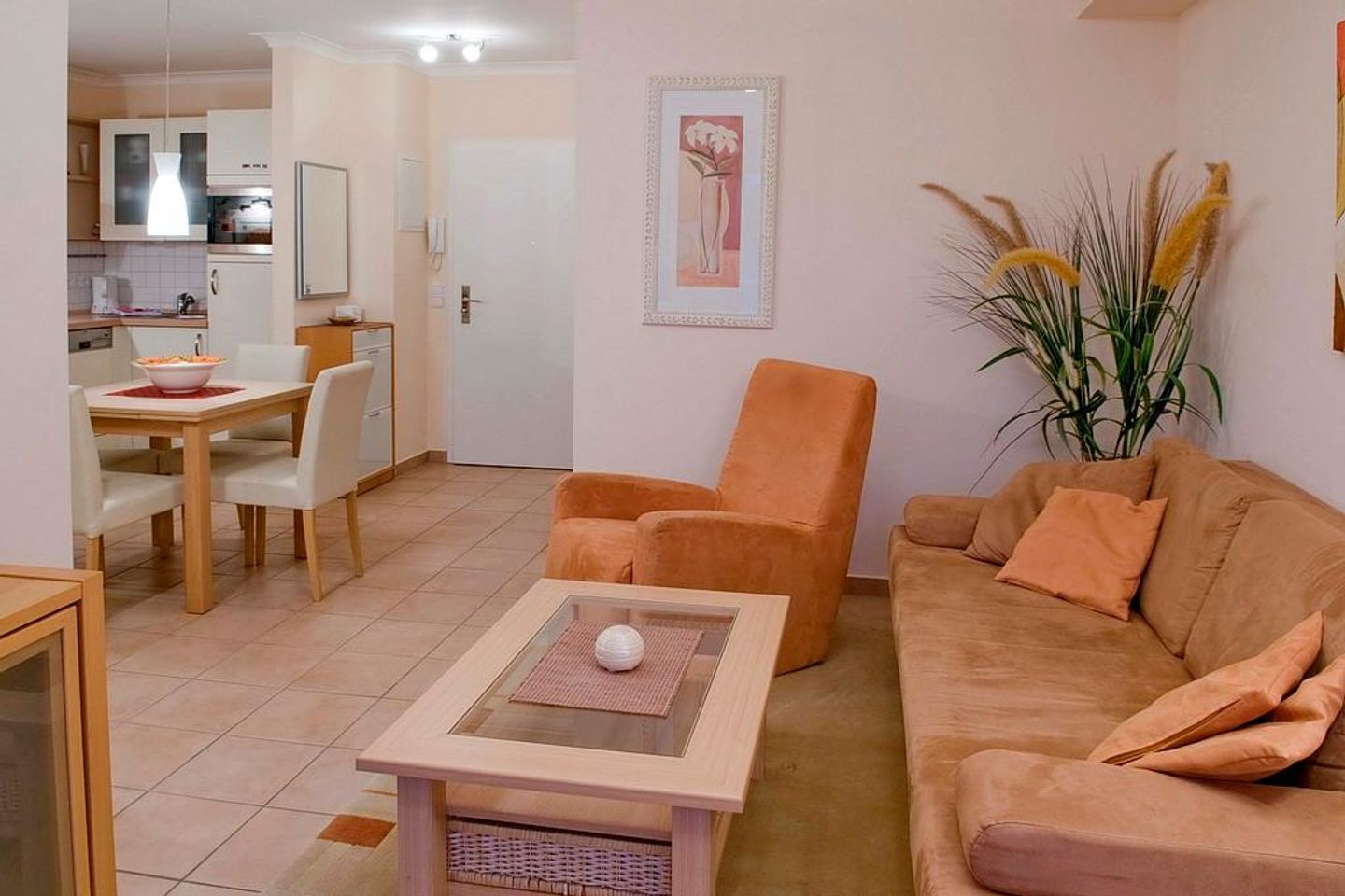 Apartment-Residenz Ostseestrand Apartment-Residenz Ostseestrand 37 Kühlungsborn - Wohn-Essbereich mit Couch