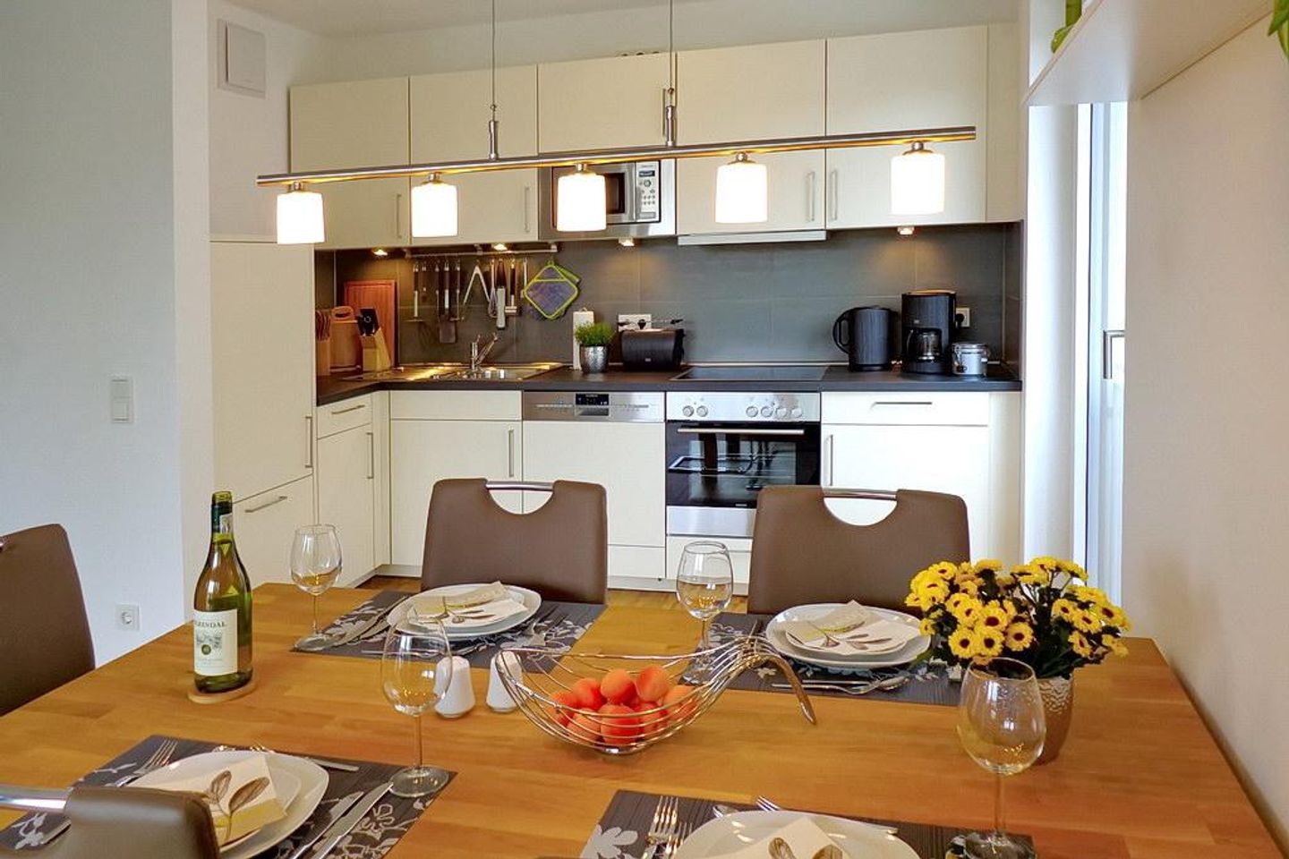 DünenResort Binz DünenResort Binz 111 Rügen - Wohn-Essbereich mit Küchenzeile