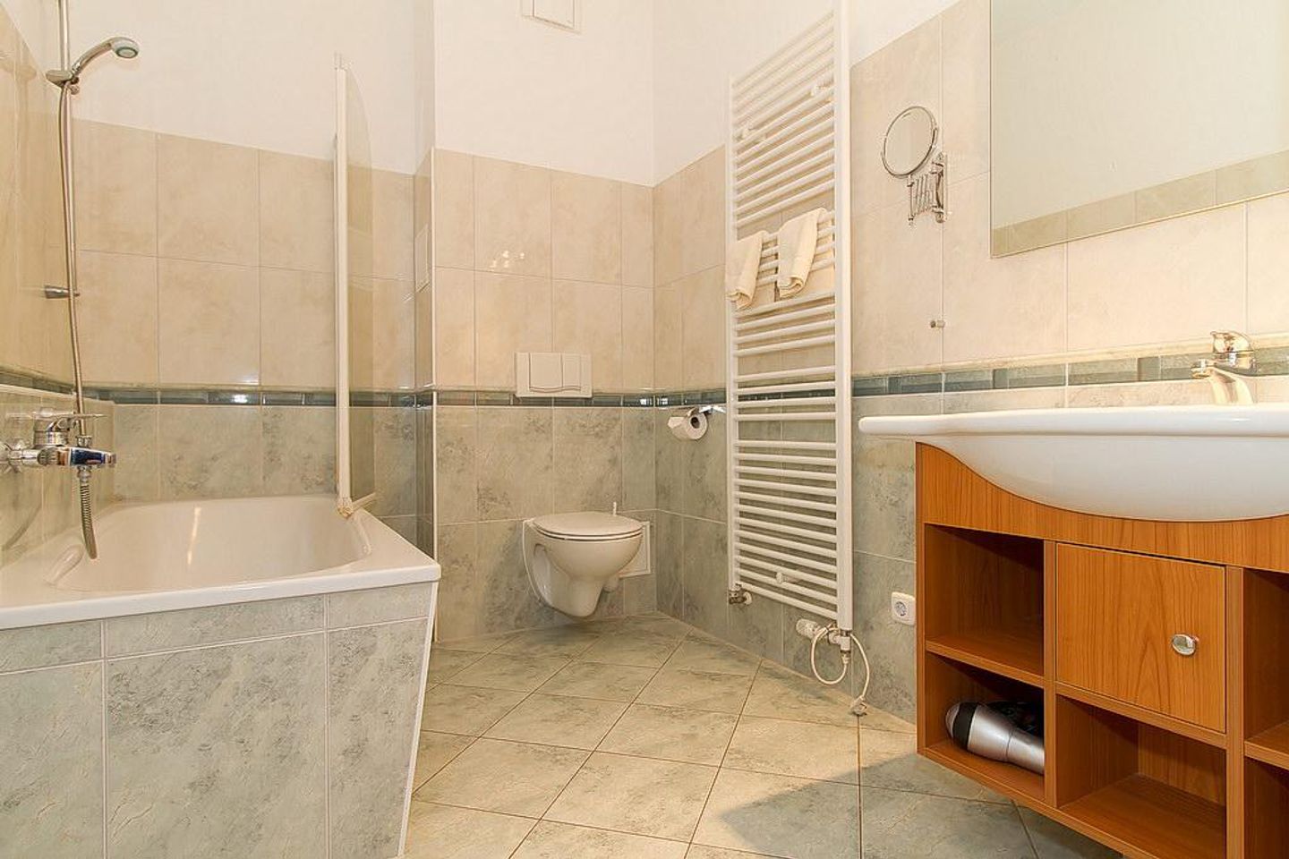 Dünenschloss Dünenschloss 1-30 Kühlungsborn - Badezimmer mit Duschwanne